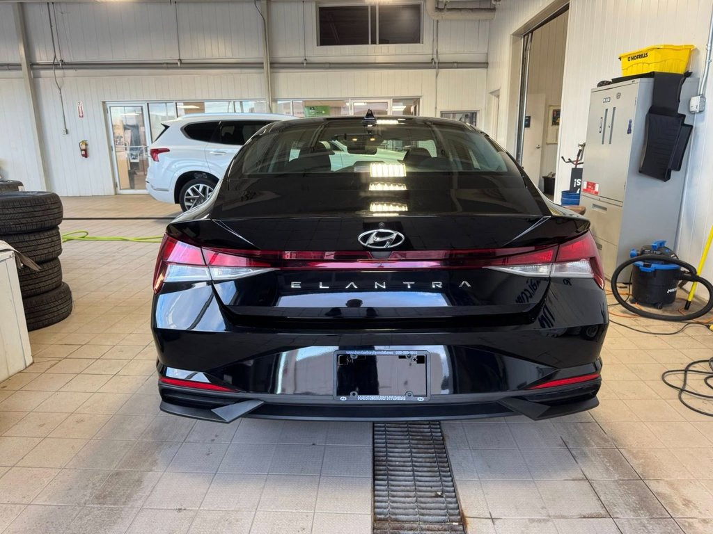 2021 Hyundai Elantra Essential in Hawkesbury, Ontario - 12 - w1024h768px