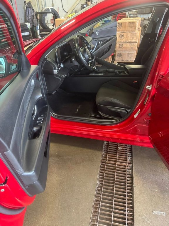 2021 Hyundai Elantra Preferred in Hawkesbury, Ontario - 8 - w1024h768px