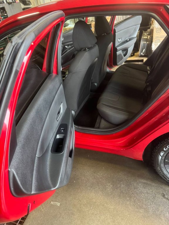 2021 Hyundai Elantra Preferred in Hawkesbury, Ontario - 9 - w1024h768px