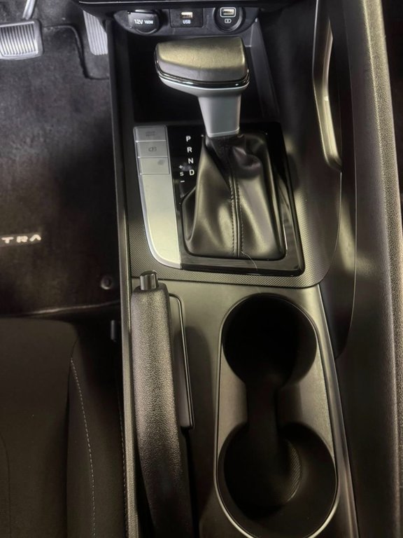 2021 Hyundai Elantra Preferred in Hawkesbury, Ontario - 12 - w1024h768px