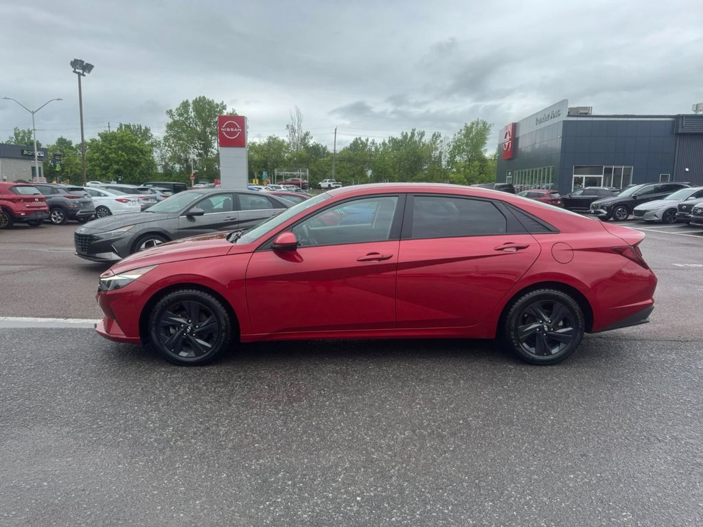 2021 Hyundai Elantra Preferred in Hawkesbury, Ontario - 2 - w1024h768px