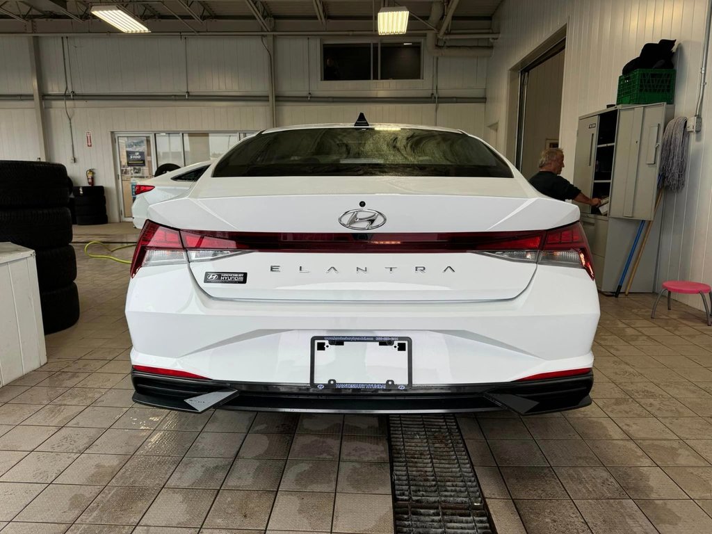 2022  Elantra Ultimate in Hawkesbury, Ontario - 10 - w1024h768px