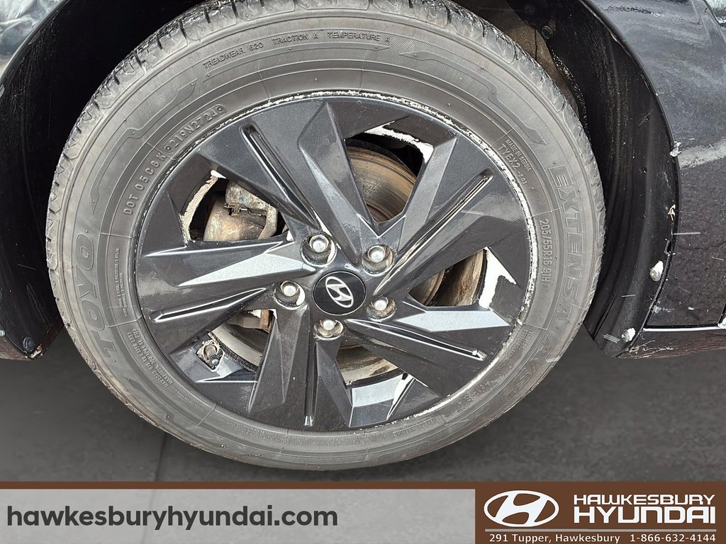 2022 Hyundai Elantra Preferred in Hawkesbury, Ontario - 8 - w1024h768px