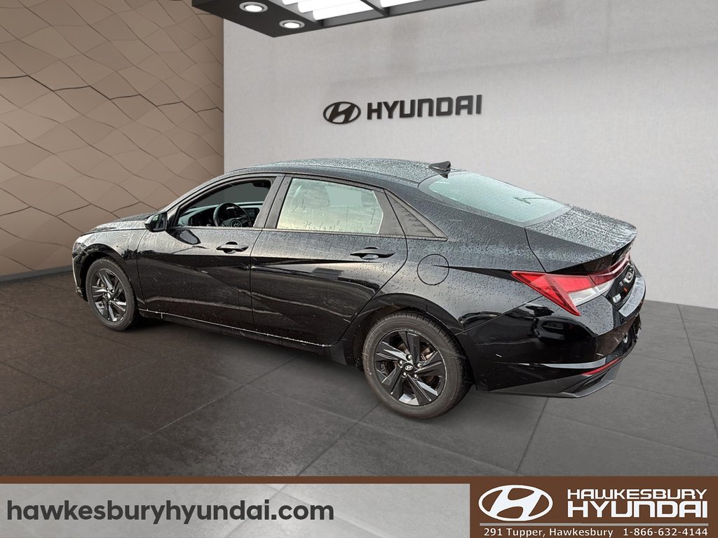 2022 Hyundai Elantra Preferred in Hawkesbury, Ontario - 4 - w1024h768px