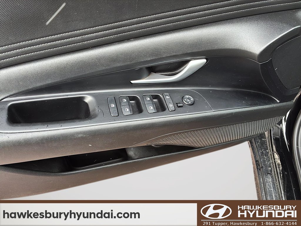 2022 Hyundai Elantra Preferred in Hawkesbury, Ontario - 12 - w1024h768px