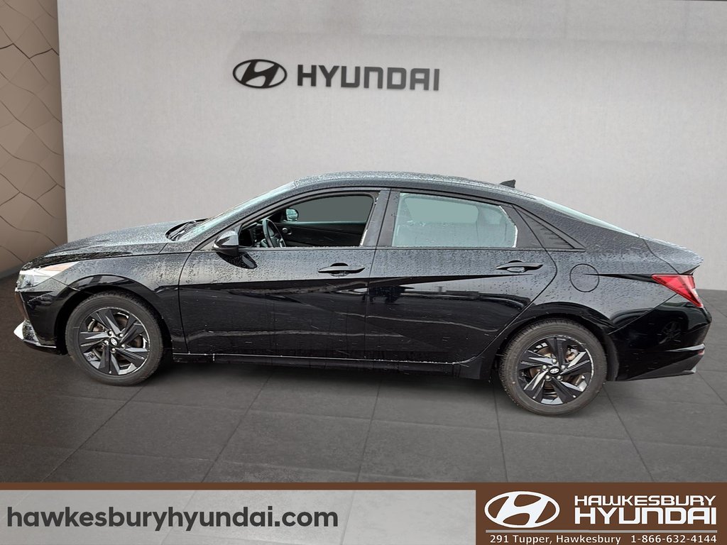 2022 Hyundai Elantra Preferred in Hawkesbury, Ontario - 6 - w1024h768px
