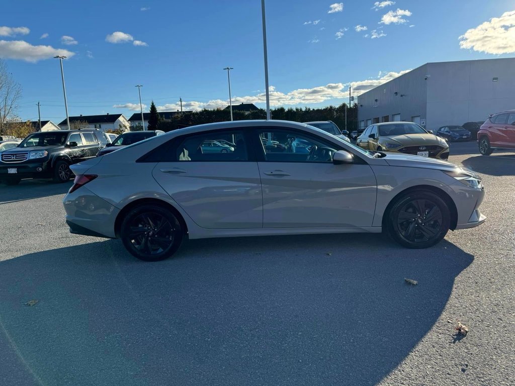 2023  Elantra Preferred in Hawkesbury, Ontario - 6 - w1024h768px