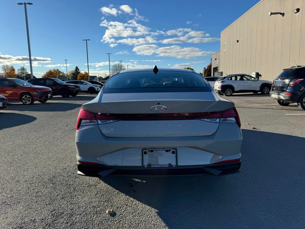 2023  Elantra Preferred in Hawkesbury, Ontario - 10 - w1024h768px