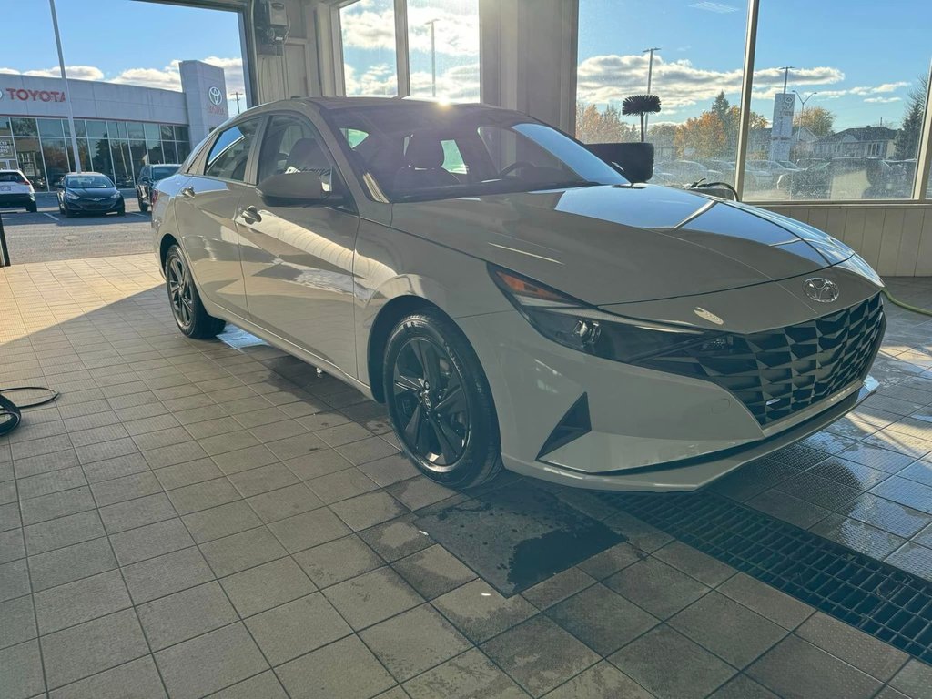 2023  Elantra Preferred in Hawkesbury, Ontario - 4 - w1024h768px