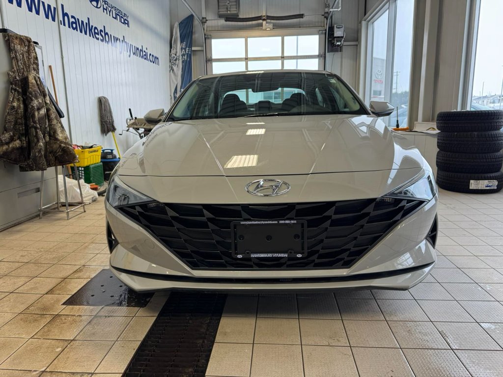 2023 Hyundai Elantra Preferred in Hawkesbury, Ontario - 8 - w1024h768px