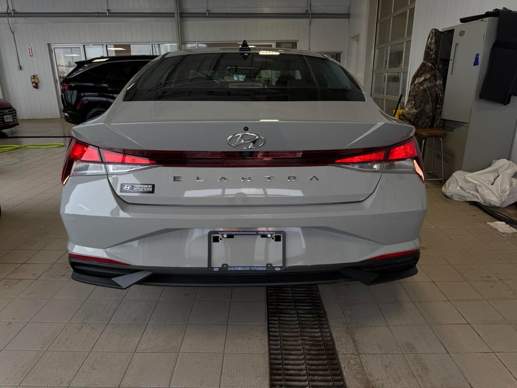 2023 Hyundai Elantra Preferred in Hawkesbury, Ontario - 15 - w1024h768px