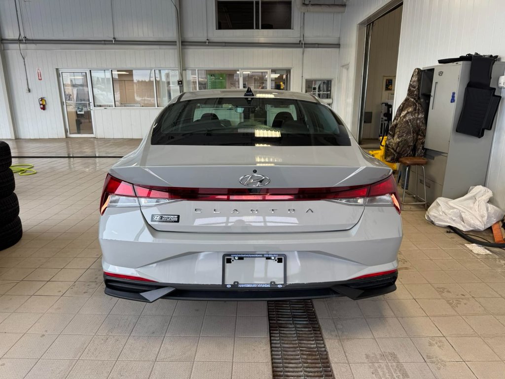 2023 Hyundai Elantra Preferred in Hawkesbury, Ontario - 12 - w1024h768px