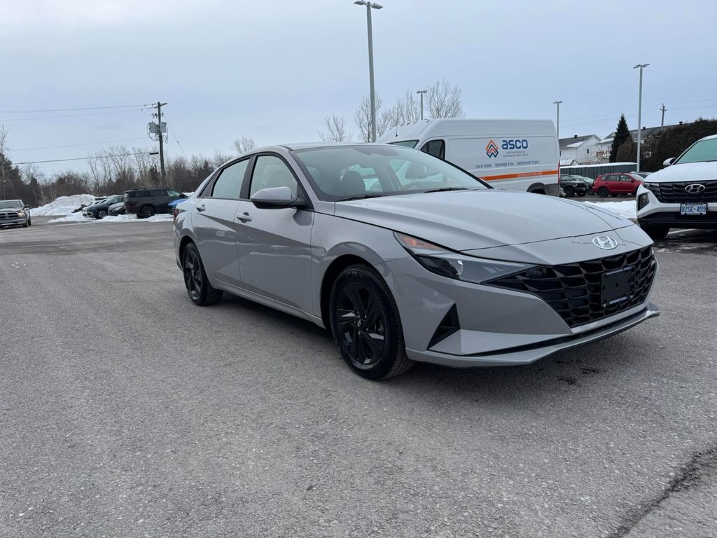 2023 Hyundai Elantra Preferred in Hawkesbury, Ontario - 6 - w1024h768px