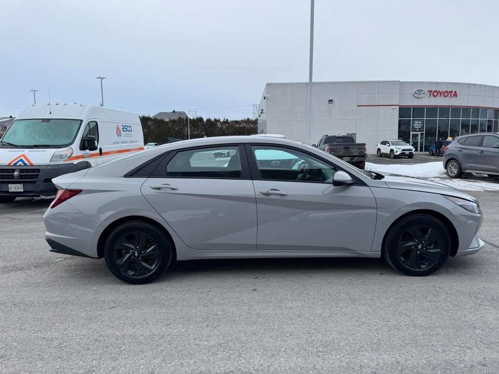 2023 Hyundai Elantra Preferred in Hawkesbury, Ontario - 7 - w1024h768px