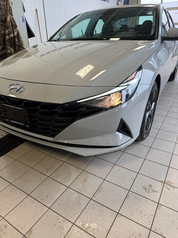 2023 Hyundai Elantra Preferred in Hawkesbury, Ontario - 10 - w1024h768px