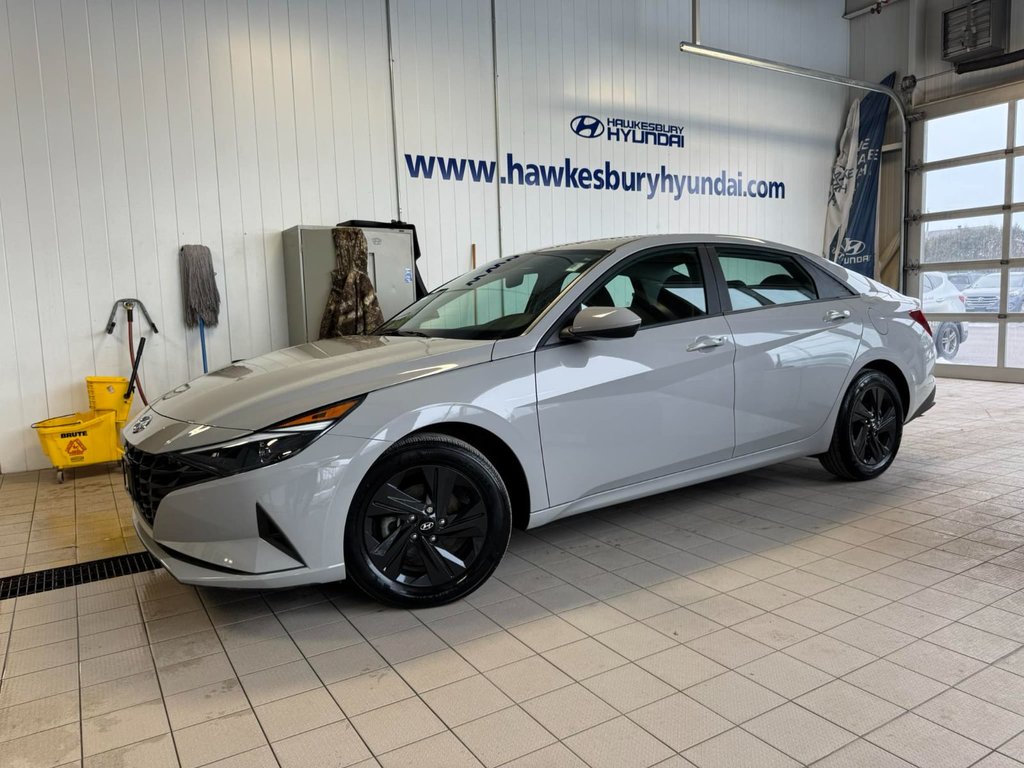 2023 Hyundai Elantra Preferred in Hawkesbury, Ontario - 3 - w1024h768px