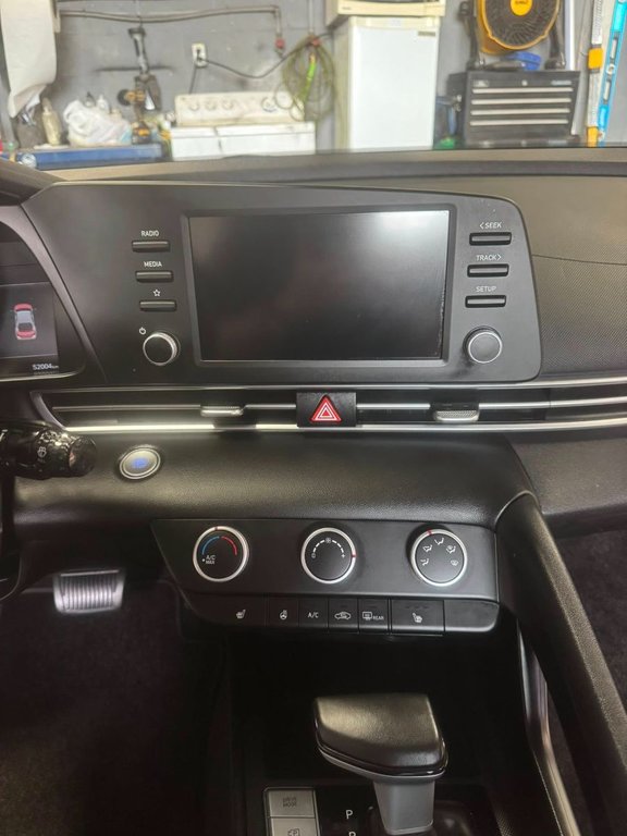 2023 Hyundai Elantra Preferred in Hawkesbury, Ontario - 13 - w1024h768px