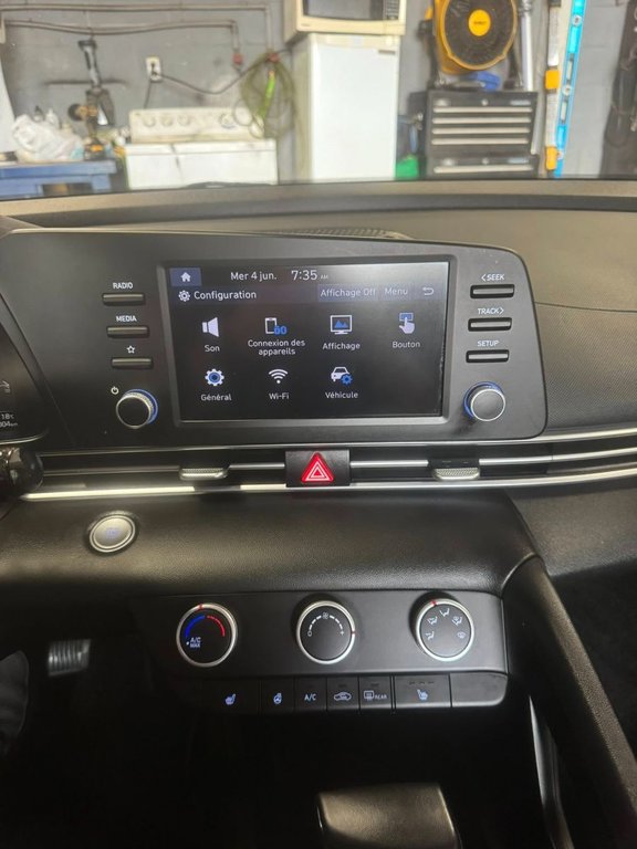 2023 Hyundai Elantra Preferred in Hawkesbury, Ontario - 16 - w1024h768px