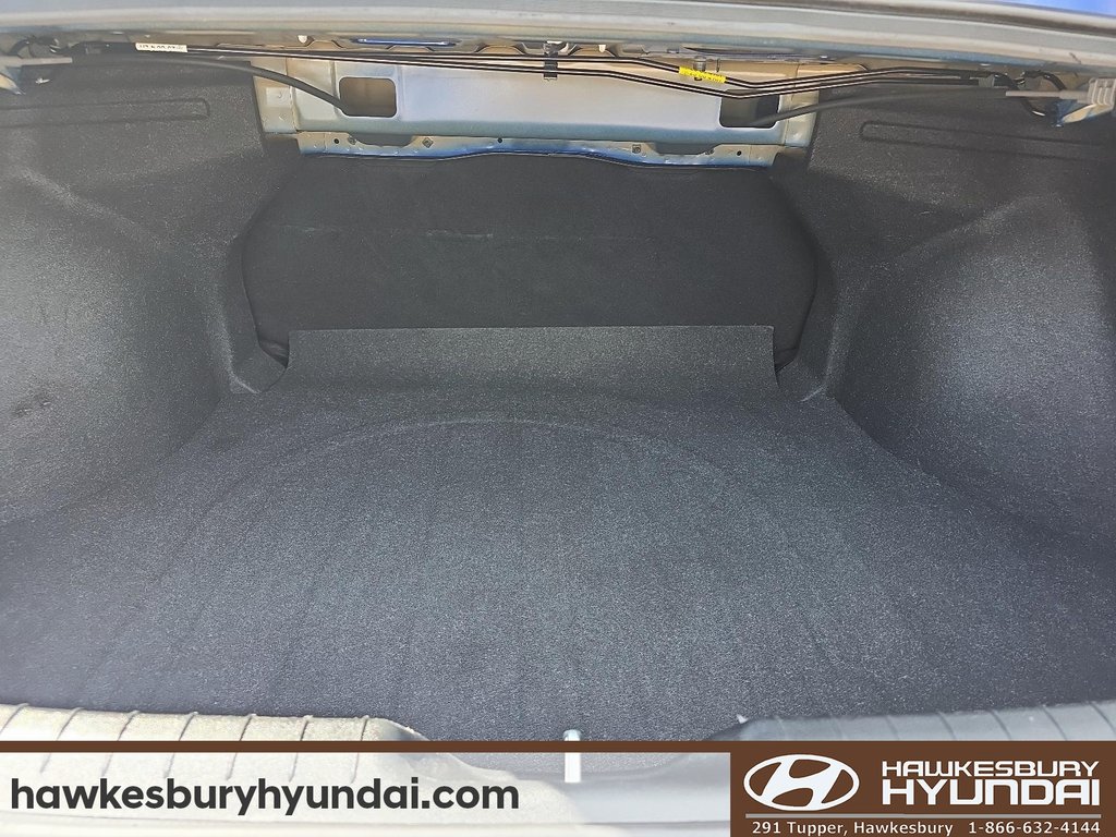 2024 Hyundai Elantra Preferred in Hawkesbury, Ontario - 6 - w1024h768px