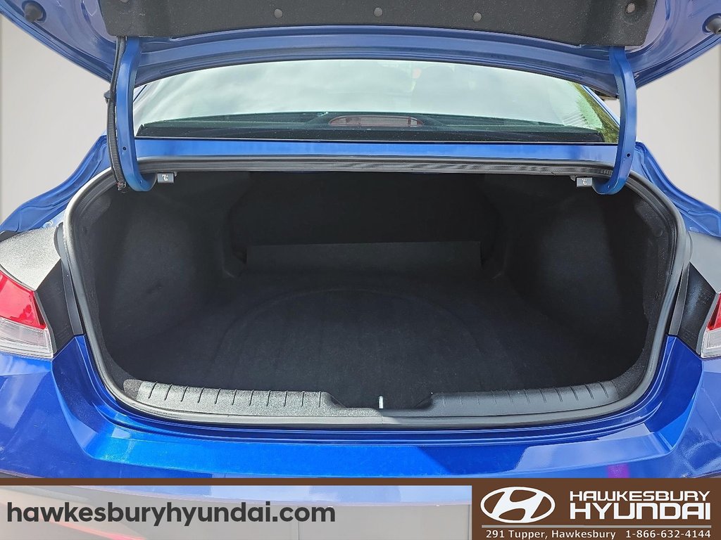 2024 Hyundai Elantra Preferred in Hawkesbury, Ontario - 7 - w1024h768px