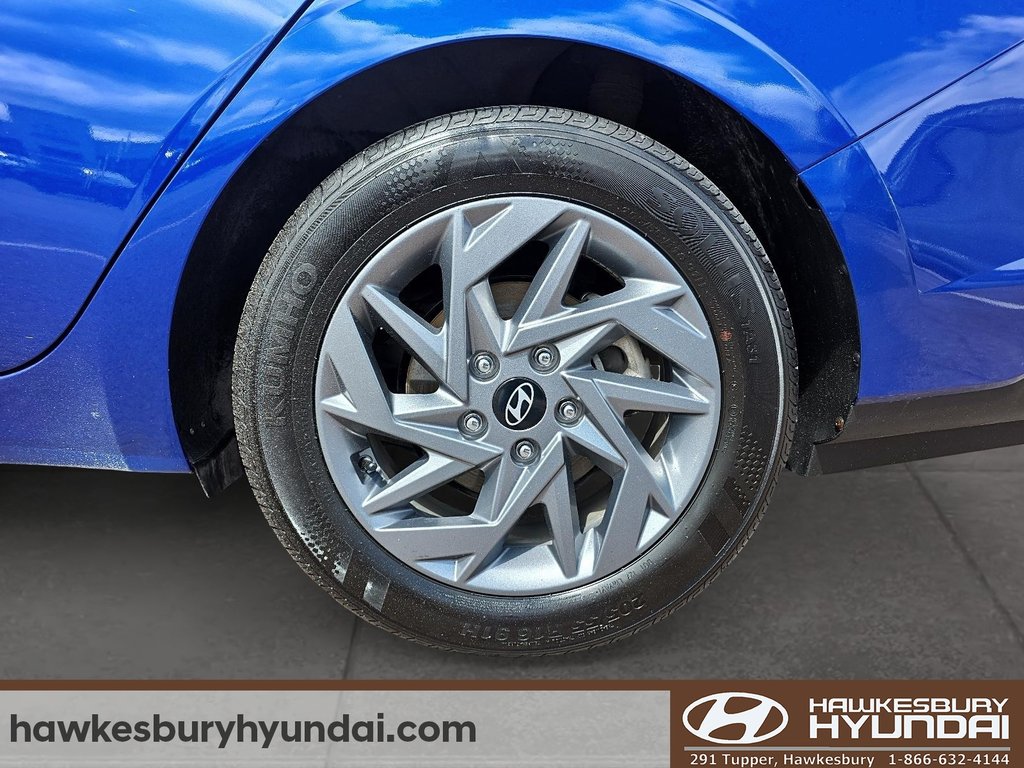 2024 Hyundai Elantra Preferred in Hawkesbury, Ontario - 8 - w1024h768px