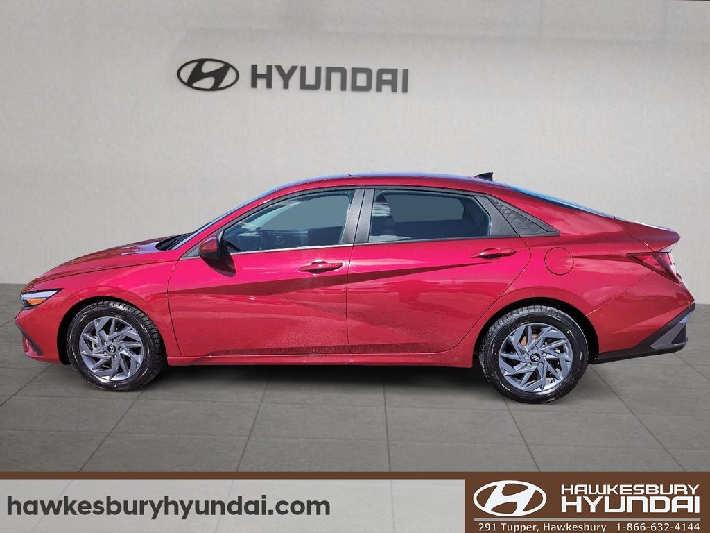 2024 Hyundai Elantra Preferred in Hawkesbury, Ontario - 5 - w1024h768px