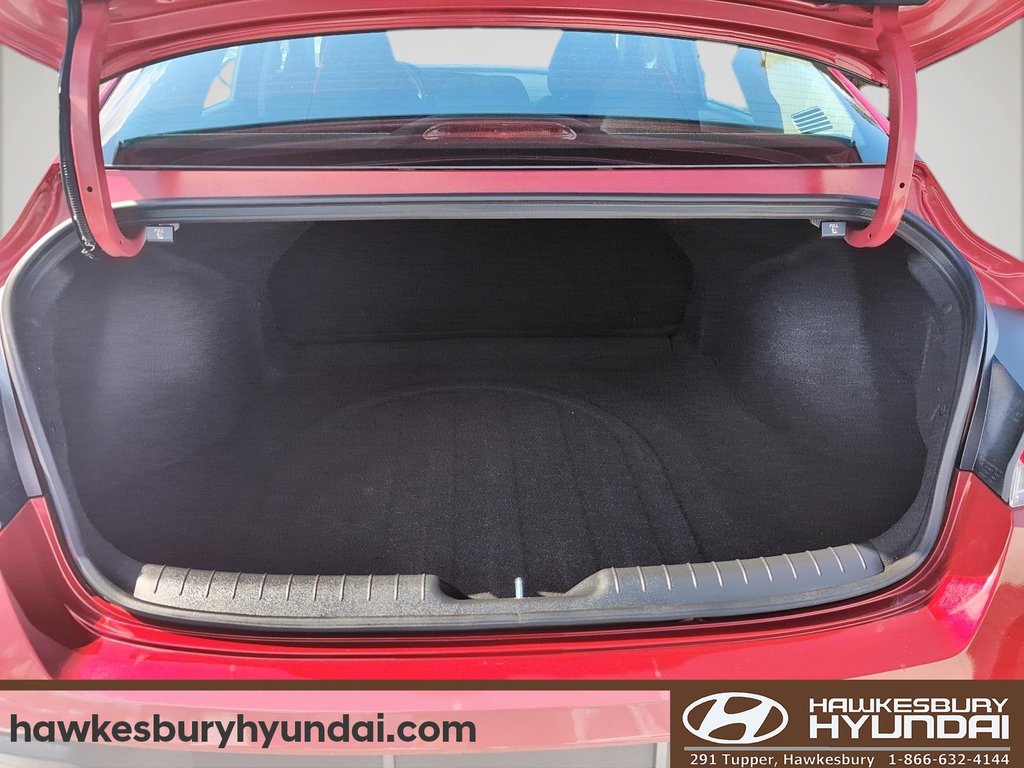 2024 Hyundai Elantra Preferred in Hawkesbury, Ontario - 6 - w1024h768px