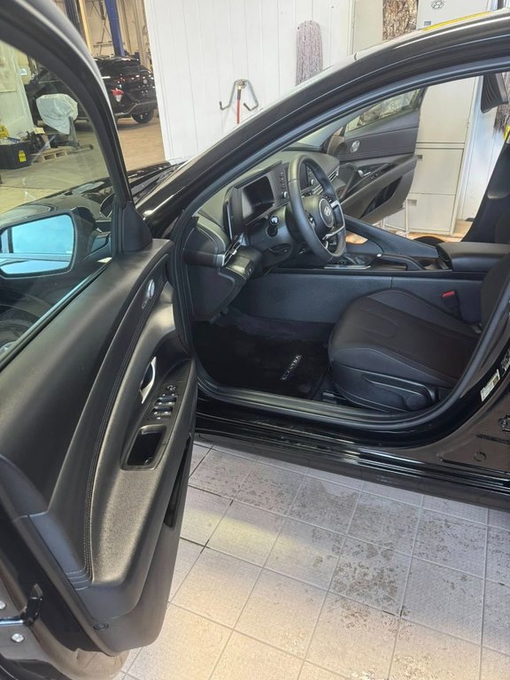 2025 Hyundai Elantra in Hawkesbury, Ontario - 14 - w1024h768px