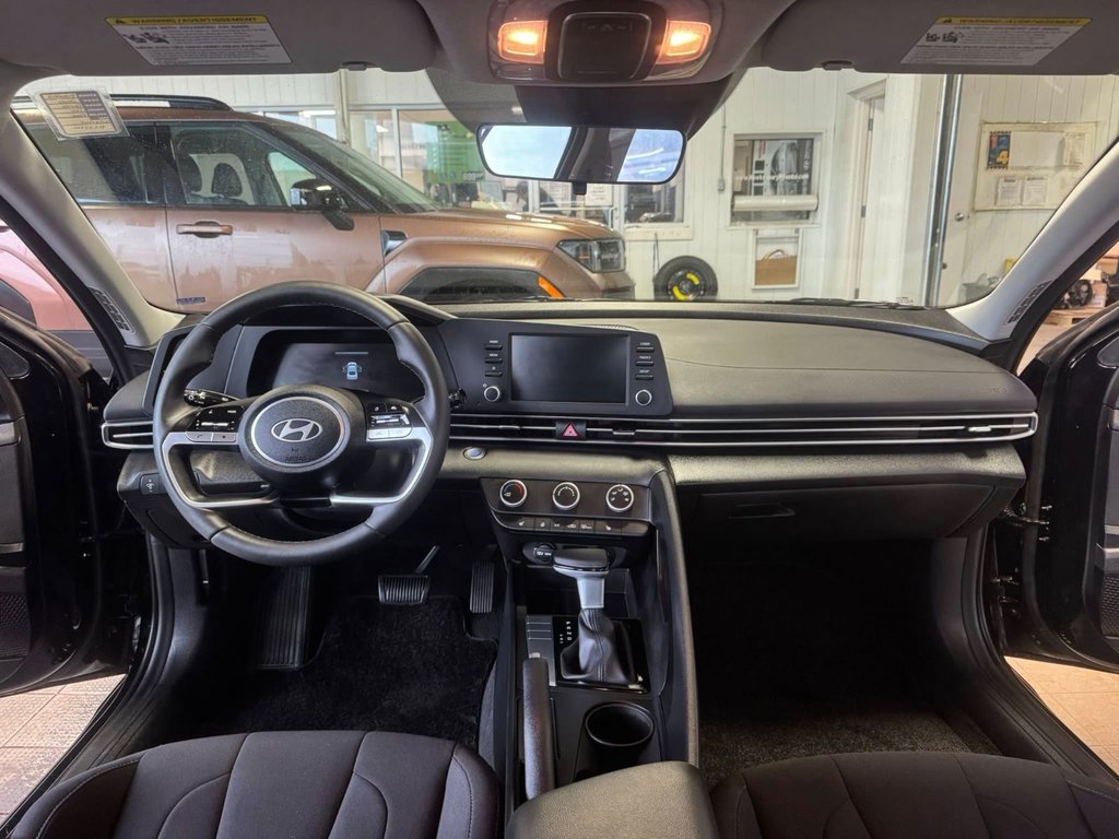 2025 Hyundai Elantra in Hawkesbury, Ontario - 18 - w1024h768px
