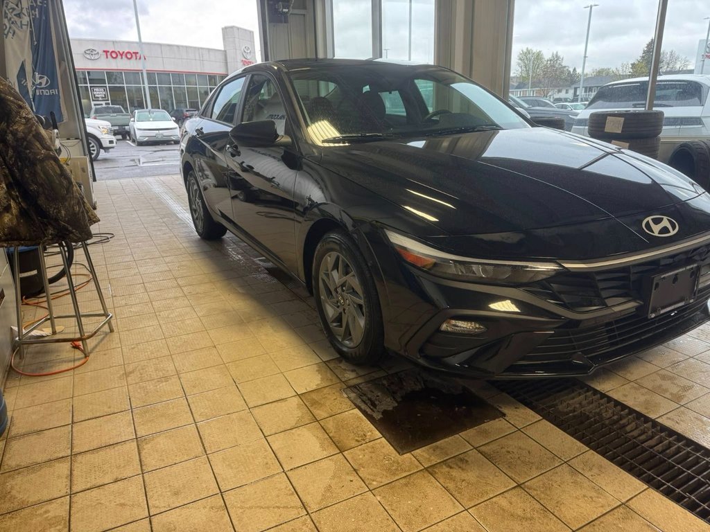 2025 Hyundai Elantra in Hawkesbury, Ontario - 9 - w1024h768px