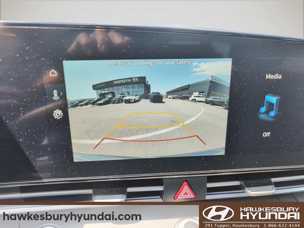 2025 Hyundai Elantra Luxury in Hawkesbury, Ontario - 17 - w1024h768px