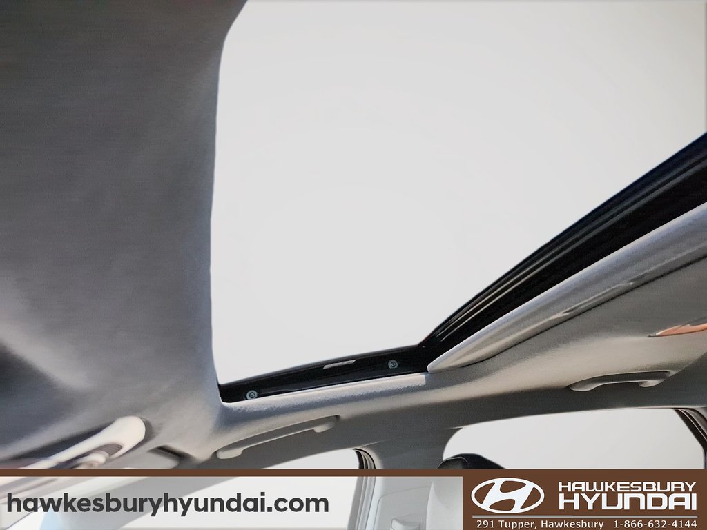 2025 Hyundai Elantra Luxury in Hawkesbury, Ontario - 16 - w1024h768px