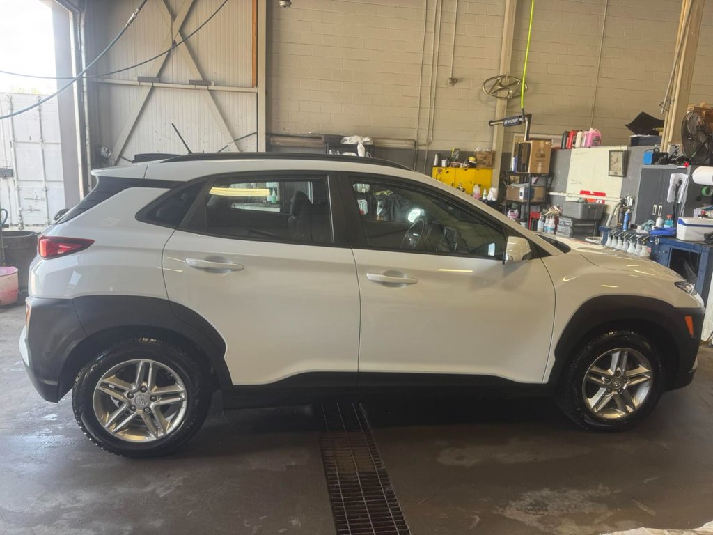 2021 Hyundai Kona Essential in Hawkesbury, Ontario - 2 - w1024h768px