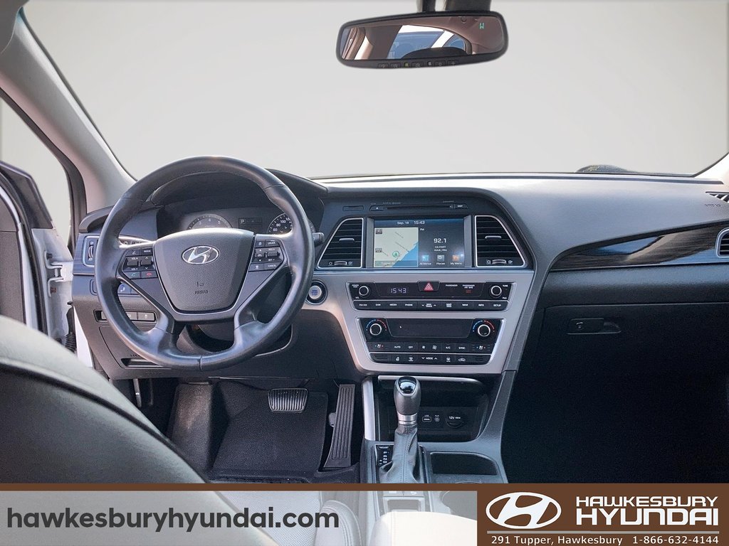 2017 Hyundai Sonata 2.4L Limited in Hawkesbury, Ontario - 10 - w1024h768px