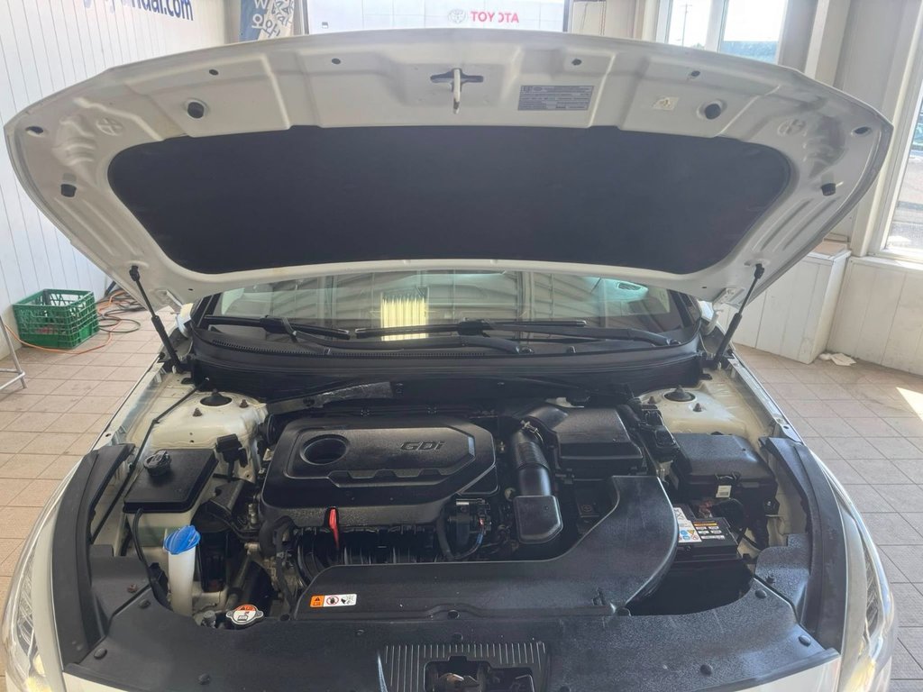 2017 Hyundai Sonata 2.4L Limited in Hawkesbury, Ontario - 14 - w1024h768px