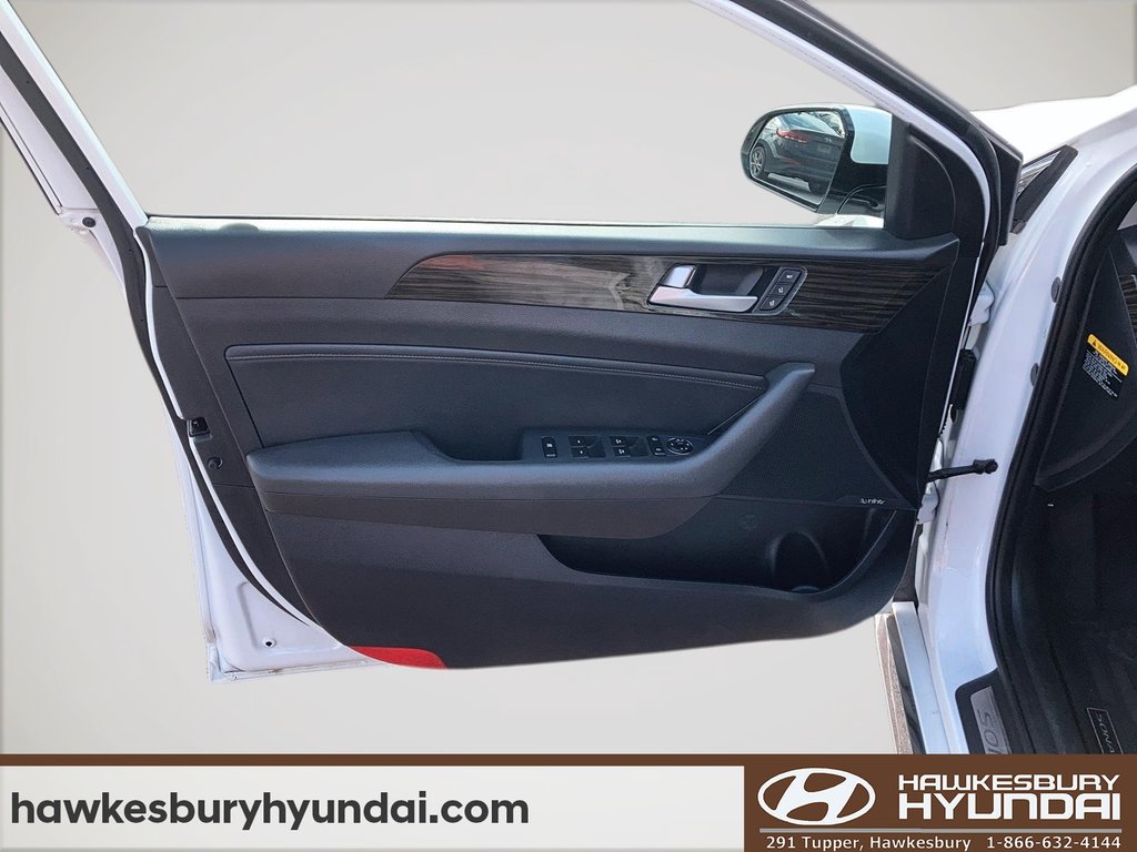 2017 Hyundai Sonata 2.4L Limited in Hawkesbury, Ontario - 11 - w1024h768px