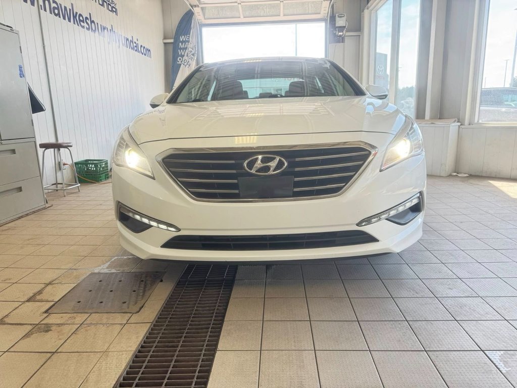 2017 Hyundai Sonata 2.4L Limited in Hawkesbury, Ontario - 10 - w1024h768px