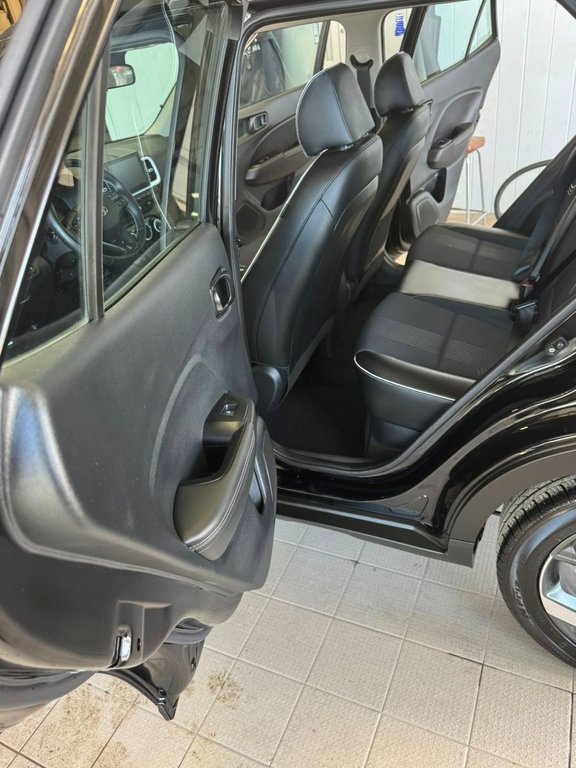2023 Hyundai Venue Ultimate in Hawkesbury, Ontario - 16 - w1024h768px