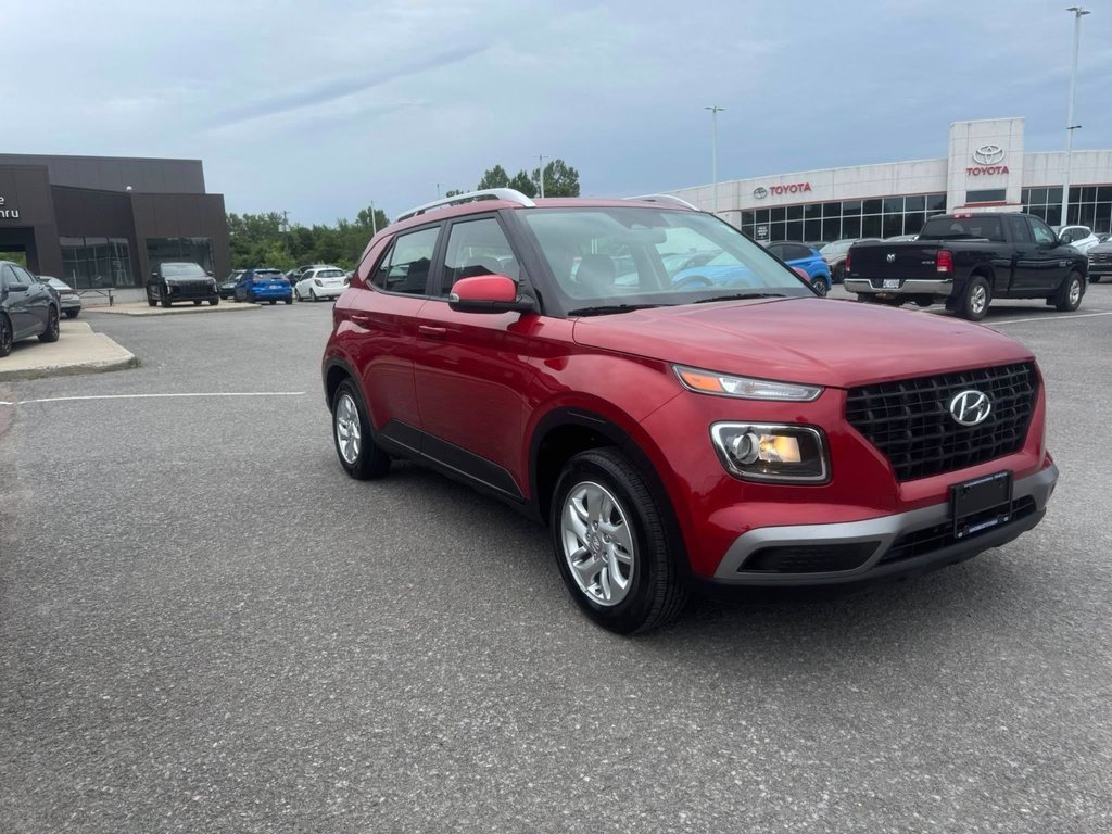 2023 Hyundai Venue Preferred in Hawkesbury, Ontario - 2 - w1024h768px