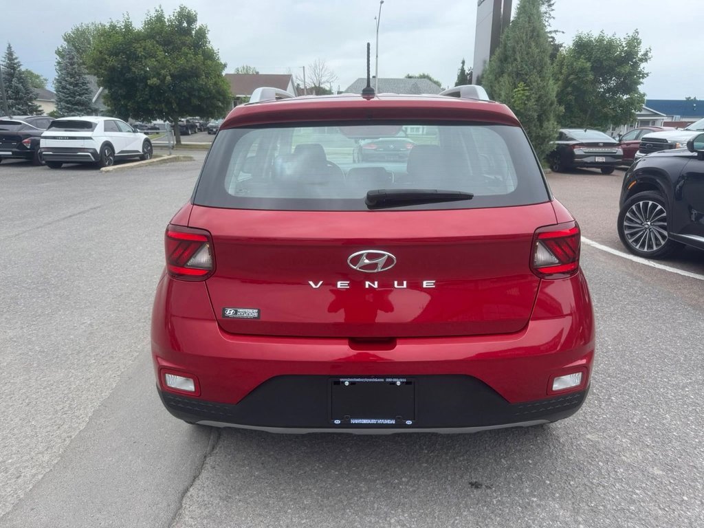 2023 Hyundai Venue Preferred in Hawkesbury, Ontario - 4 - w1024h768px