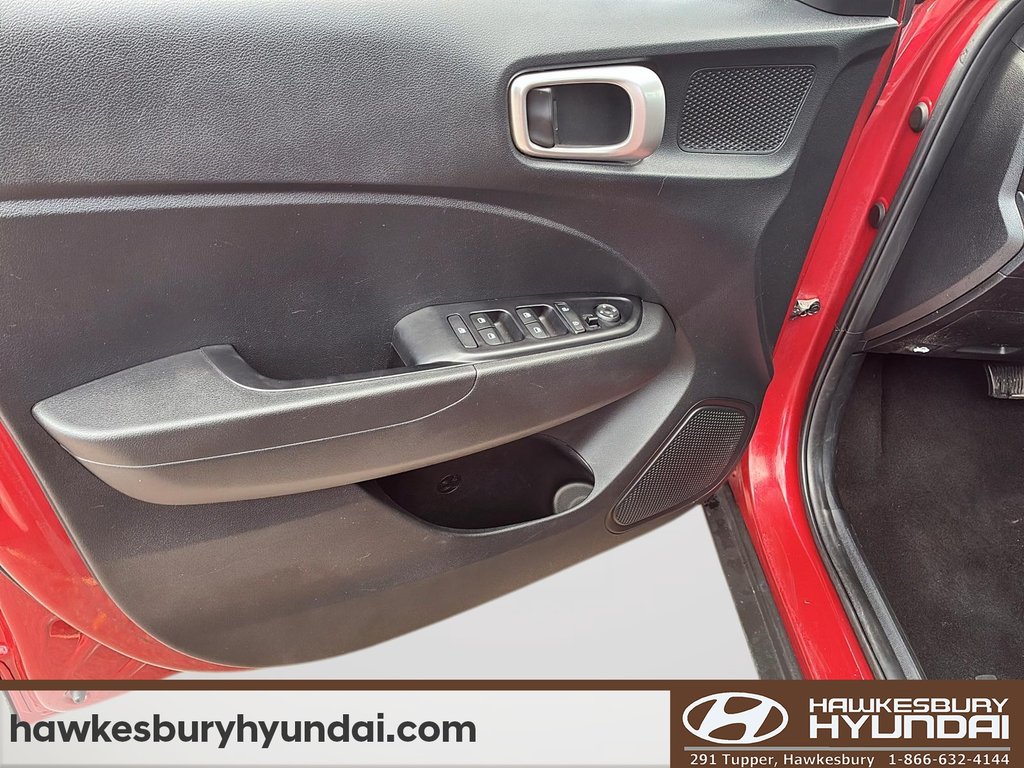 2024 Hyundai Venue Essential in Hawkesbury, Ontario - 11 - w1024h768px