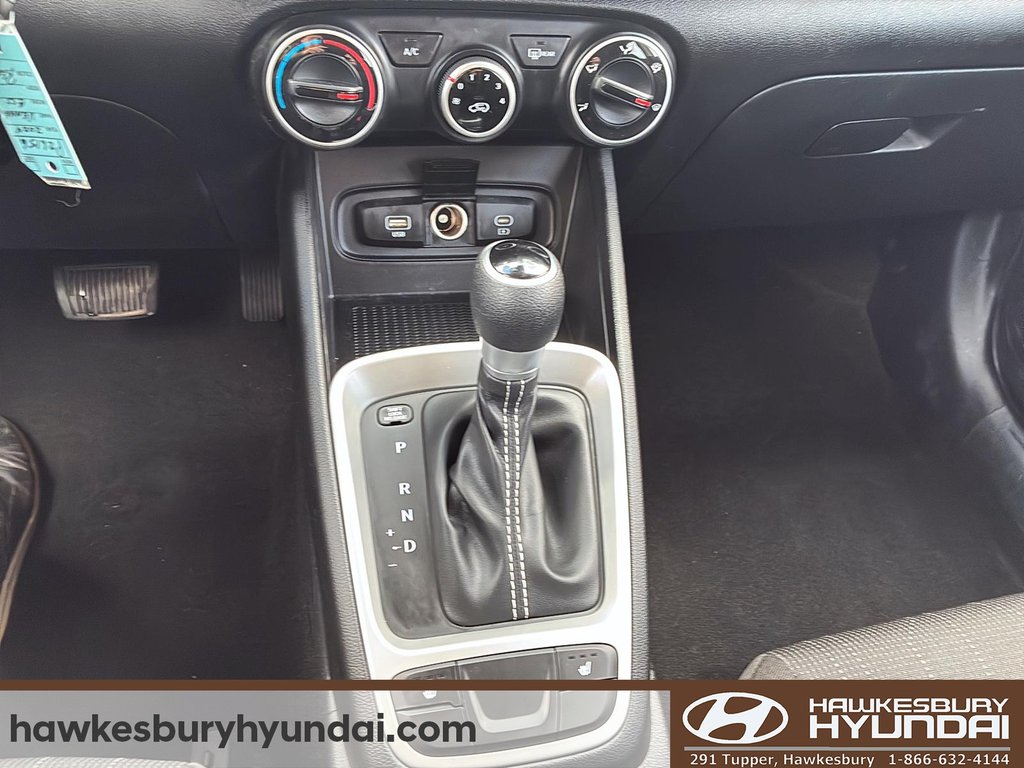 2024 Hyundai Venue Essential in Hawkesbury, Ontario - 15 - w1024h768px