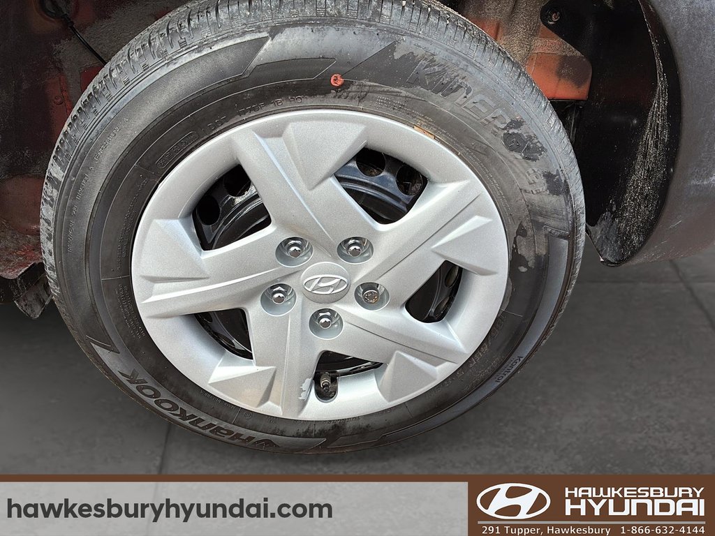 2024 Hyundai Venue Essential in Hawkesbury, Ontario - 7 - w1024h768px