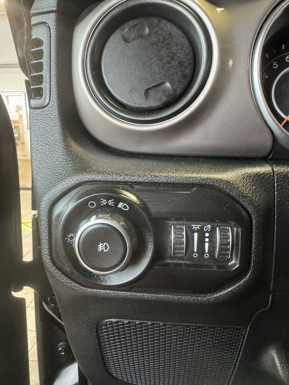 2020 Jeep Wrangler Sport in Hawkesbury, Ontario - 12 - w1024h768px