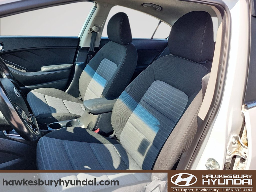 2017 Kia Forte in Hawkesbury, Ontario - 9 - w1024h768px