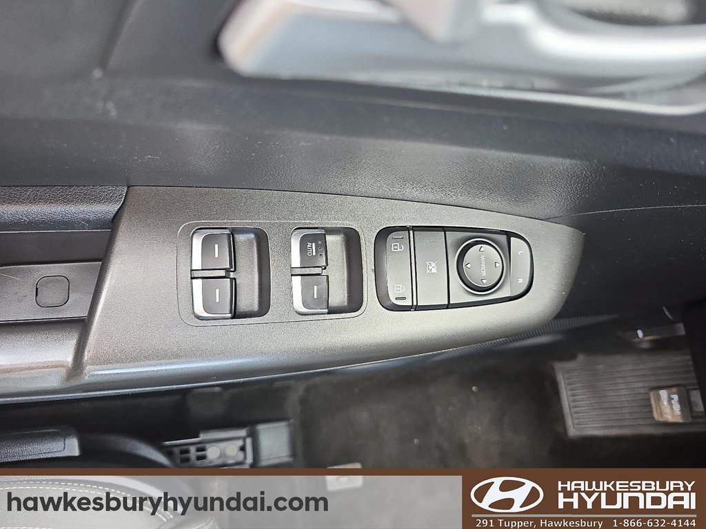 2022 Kia Sportage in Hawkesbury, Ontario - 12 - w1024h768px