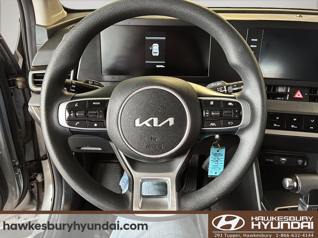 2023 Kia Sportage LX in Hawkesbury, Ontario - 12 - w1024h768px