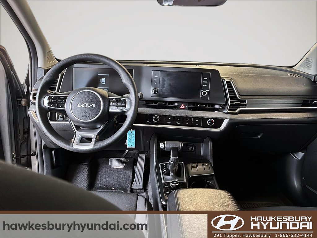 2023 Kia Sportage LX in Hawkesbury, Ontario - 10 - w1024h768px