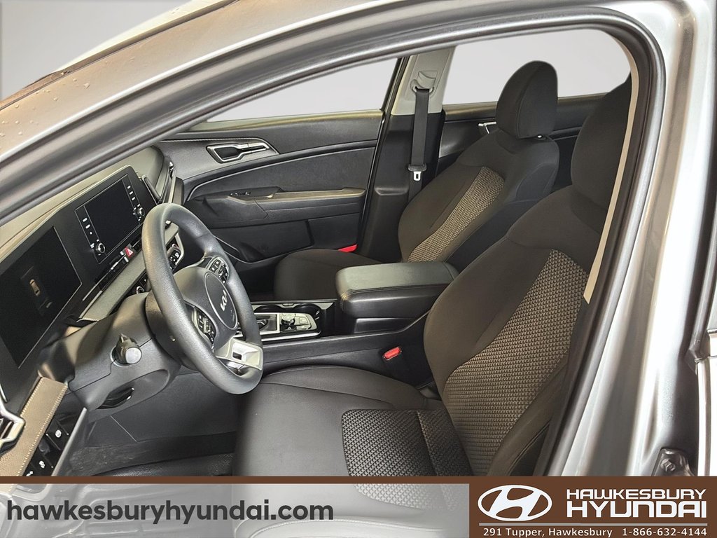 2023 Kia Sportage LX in Hawkesbury, Ontario - 9 - w1024h768px