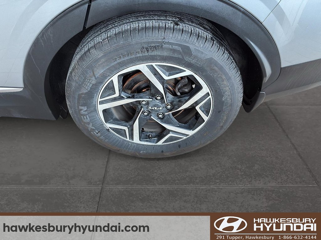 2023 Kia Sportage LX in Hawkesbury, Ontario - 7 - w1024h768px